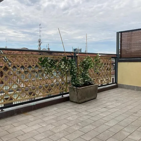 Monolocale Con Ampio Terrazzo Apartment Milan Exterior photo