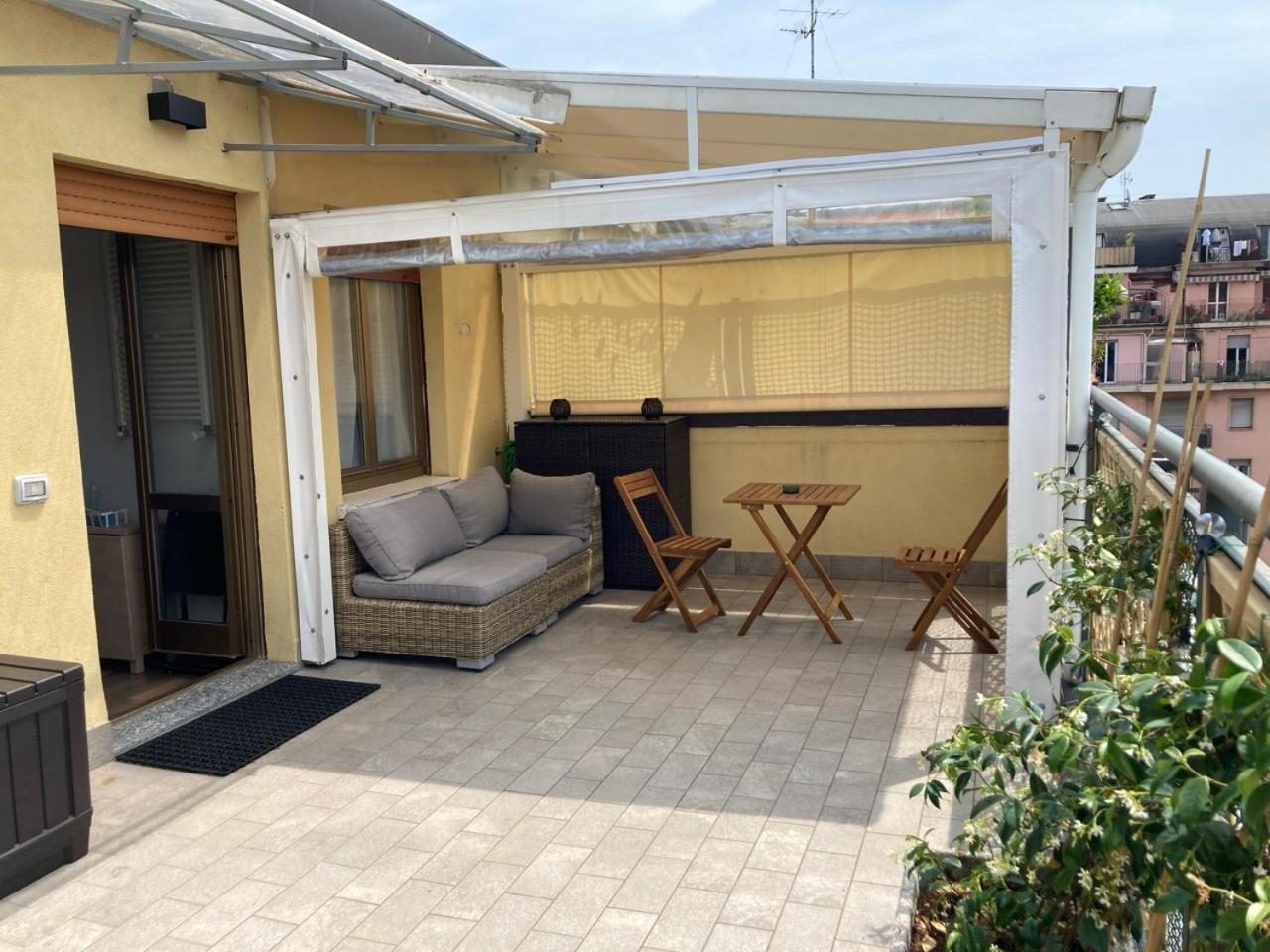 Monolocale Con Ampio Terrazzo Apartamento Milão